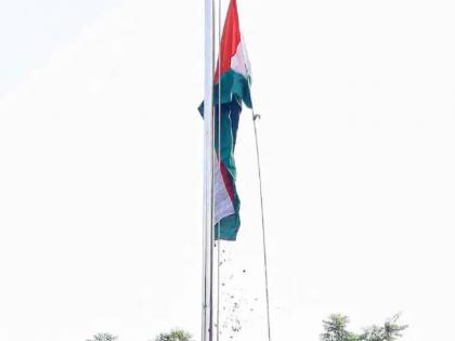 dhanbad congress leader died by heart attack during flag hosting on independence day | स्वातंत्र्य दिनी राष्ट्रध्वजाला सलामी देत असताना काँग्रेस नेत्याचं हृदयविकाराच्या झटक्यानं निधन