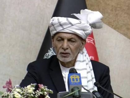 Afghanistan President Ashraf Ghani Left Kabul with family and Mohammad Nabi for UAE | Afghanistan Crisis: १,२५० कोटी रुपये घेऊन पळाले अशरफ घनी! अफगाणिस्तानच्या स्टार क्रिकेटपटूनंही घनींसोबत काबुल सोडलं