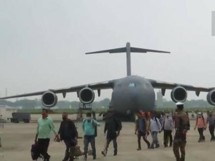 Afghanistan Crisis: Indian Air Force plane arrives in India with 168 people on board, another plane carrying 87 Indians | Afghanistan Crisis: १६८ जणांना घेऊन भारतीय हवाई दलाचं विमान भारतात दाखल, आणखी एक विमान ८७ भारतीयांना घेऊन रवाना