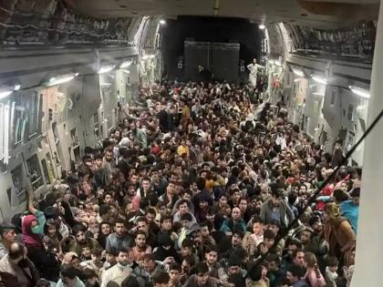 Afghanistan Crisis US Plane Sets New Record After Evacuating 823 Afghan Refugees In A Single Flight | Afghanistan Crisis: खच्चून भरलेली गर्दी, दाटीवाटीनं प्रवास; अफगाणिस्ताहून निघालेल्या 'त्या' विमानानं रचला इतिहास