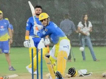 IPL 2021: Dhoni hits a six on the face bowling, tensions among bowlers increase; WATCH VIDEO | IPL 2021: धोनीनं चहरच्या गोलंदाजीवर लगावला असला जबरदस्त षटकार, गोलंदाजांचं वाढलं टेन्शन; पाहा VIDEO