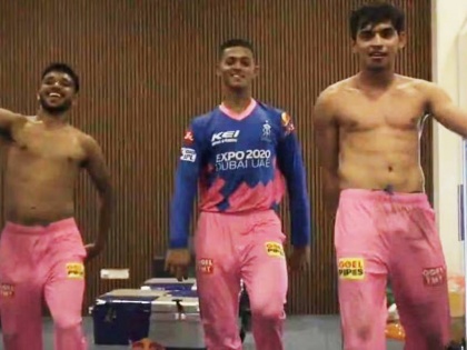IPL 2021 Watch Kartik Tyagi and Chetan Sakariya shirtless dance in RR dressing room after unbelievable win | IPL 2021: 'शर्ट-लेस' डान्स अन् संगकाराचे मोलाचे शब्द; राजस्थानचं ड्रेसिंग रुममध्ये 'रॉयल' सेलिब्रेशन, पाहा Video
