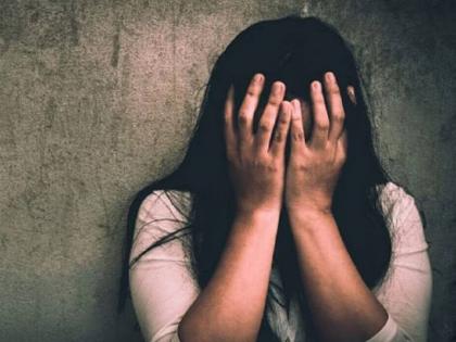 A young woman admitted to a hospital was raped in bathroom a young man working in a pharmacy committed cruelty | रुग्णालयात दाखल असलेल्या तरुणीवर बाथरुममध्ये बलात्कार; फार्मसीमध्ये काम करणाऱ्या कर्मचाऱ्याचं कृत्य