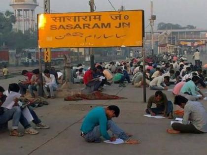 sasaram railway station where students studying on platform used to get railway jobs | 'या' प्लॅटफॉर्मवर अभ्यास करून १० हजार जणांना लागली सरकारी नोकरी; पण आता अचानक...