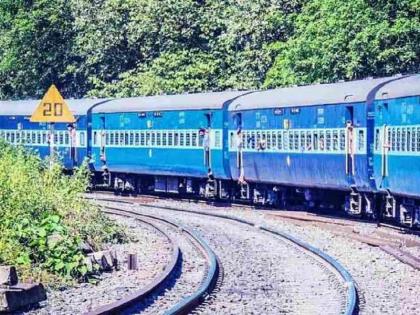 Jharkhand Railways set an example train ran in the opposite direction for 3 KM to save the lives of women and children | रेल्वेनं मनं जिंकली! प्रसुती वेदनांनी विव्हळणाऱ्या महिलेसाठी ३ किमी उलट दिशेनं चालवली ट्रेन, वाचवले प्राण