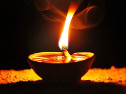 Diwali 2021: If you light a lamp on Narakchaturdashi, you don't have to go to hell; Learn the importance of lighting! | Diwali 2021 : नरकचतुर्दशीला दीपदान केल्यास नरकवास भोगावा लागत नाही; जाणून घ्या दीपदानाचे महत्त्व!