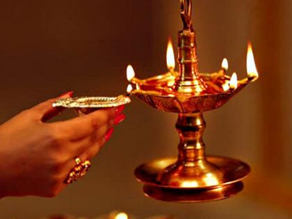 Diwali 2021: Take care of 'this' with remembrance while applying oil and ghee lamp on Diwali! | Diwali 2021 : दिवाळीत तेलाच्या पणत्या आणि तुपाचे निरांजन लावताना आठवणीने 'ही' काळजी घ्या!