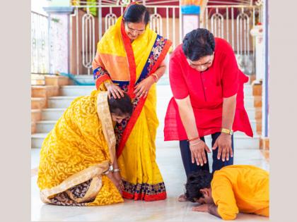 Learn the benefits of bowing and do at least four times a day! | वाकून नमस्कार केल्याचे फायदे जाणून घ्या आणि रोज चार वेळा तरी वाकून नमस्कार कराच!