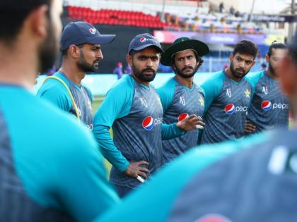 ICC T20 World Cup 2021 PAK vs SCO Live updates Pakistan decides to bat first after winning the toss | ICC T20 World Cup 2021, PAK vs SCO, Live: पाकिस्तानचा नाणेफेक जिंकून फलंदाजीचा निर्णय, स्कॉटलंड विरुद्धचा सामना जिंकून विजयी रथ कायम राखण्याची संधी!