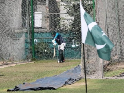pakistan vs bangladesh t20 series pak team flag in ground fans reactions twitter | Pakistan vs Bangladesh: बांगलादेश दौऱ्यावर पोहोचलेल्या पाकच्या संघानं नेट्समध्ये लावला राष्ट्रध्वज, एकच खळबळ!