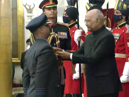 Group Captain Abhinandan Varthaman who shot down Pakistani F 16 in February 2019 to be awarded Vir Chakra today | शूरा आम्ही वंदिले! अभिनंदन यांचा मोठा सन्मान; राष्ट्रपतींच्या हस्ते वीर चक्र पुरस्कार प्रदान
