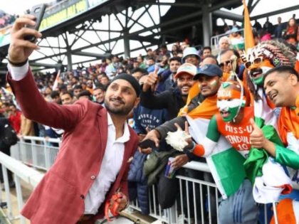 cricketer harbhajan singh sells mumbai apartment rate | Harbhajan Singh: हरभजन सिंगनं मुंबईतील फ्लॅट विकला, किंमत ऐकून बसेल धक्का!