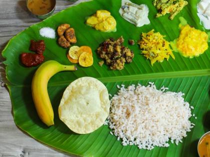 ... so even today the festival is urged to eat on a banana leaf! | ... म्हणून आजही सणासुदीला केळीच्याच पानावर जेवण्याचा आग्रह धरला जातो!