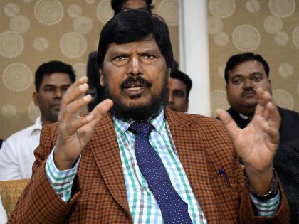 Ramdas Athawale slam Thackeray Government on the first day of year said work for remove Thackeray government from power | Ramdas Athawale: 'आज मला झाला हर्ष...', नववर्षाच्या स्वागतावर रामदास आठवलेंची खास कविता, केला अनोखा संकल्प