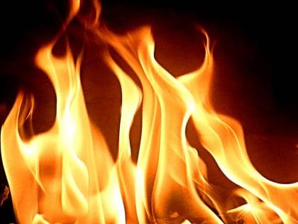 Woman dies at hospital after setting herself on fire | भयानक! स्वतःला आगीत पेटवून पोलीस स्थानकावर पळालेल्या महिलेचा इस्पितळात मृत्यू