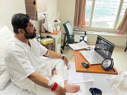 Urban Development Minister Eknath Shinde took stock of Corona situation from the hospital | Eknath Shinde: कोरोना परिस्थितीचा नगरविकास मंत्री एकनाथ शिंदेंनी रुग्णालयातून घेतला आढावा