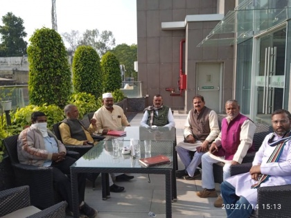 UP Assembly Election 2022 Shiv Sena in Uttar Pradesh Talks of alliance with Kisan Raksha Party Bundelkhand | UP Assembly Election 2022: उत्तर प्रदेशात शिवसेनेनं फासा टाकला! किसान रक्षा पक्षासोबत आघाडीची चर्चा, बुंदेलखंडमध्ये डरकाळी फोडणार 
