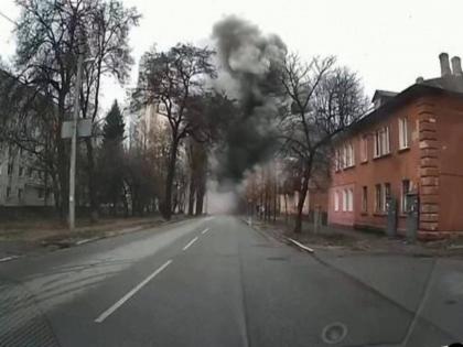 Russia vs Ukraine War chernihiv rocket explosion filmed by the car dash camera live video tweet | Russia vs Ukraine War: धुराचे लोट, प्रचंड मोठा आवाज; कारच्या कॅमेऱ्यानं टिपला क्षेपणास्त्र हल्ल्याचा LIVE VIDEO