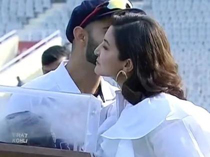 twitter divided as anushka sharma joins virat kohli 100th test felicitation reaction in ind vs sl test | Ind vs Sri Test, Virat Kohli: कोहलीच्या १०० व्या कसोटीत अनुष्कानं मैदानात येणं योग्य की अयोग्य? ट्विटरवर चाहत्यांमध्ये राडा!