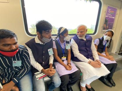 PM Modi In Pune What exactly did Prime Minister Narendra Modi ask school students during the Pune Metro journey | PM Modi In Pune: पंतप्रधान नरेंद्र मोदींनी पुणे मेट्रो प्रवासात 'त्या' शालेय विद्यार्थ्यांना नेमकं काय विचारलं? वाचा...