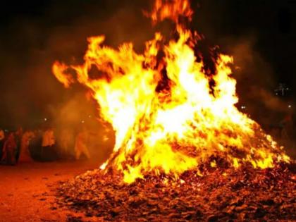 Holi 2022 Do these remedies at the time of Holika Dahan the problem of your life will burn in fire | Holika Dahan 2022: होलिका दहनावेळी करा 'हे' उपाय, अग्नीत जळून भस्म होतील जीवनातील सर्व समस्या!