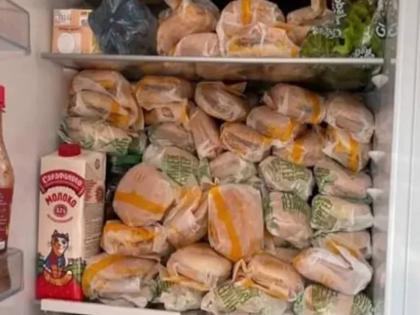 Russian fills entire fridge with McDonald | मॅक्डॉनल्ड्सनं रशियातून काढता पाय घेतला; खवय्यांनी अख्खा फ्रीज बर्गरनं भरला