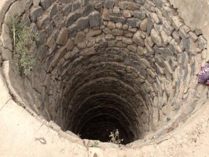 dead body of young man and women found in well in latur | आठवड्याभरापूर्वी बेपत्ता झालेल्या तरुणीचा मृतदेह विहिरीत सापडला; सोबत तरुणाचंही प्रेत आढळलं