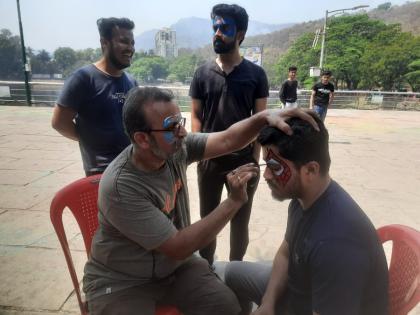 Swatwa painted the faces of 250 Thanekars at Upavan a unique initiative for an environmentally friendly Holi | उपवनच्या तळयाकाठी स्वत्वने रंगविले २५० ठाणेकरांचे चेहरे, पर्यावरणपूरक होळीसाठी अनोखा उपक्रम