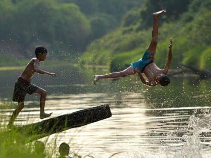 Start a morning bath with cold water for health and longevity; Read more! | निरोगी आणि दीर्घायुष्यासाठी थंड पाण्याने प्रातःस्नान सुरु करा; वाचा अधिकाधिक फायदे!