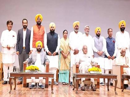 Punjab Cabinet swearing-in: Harpal Cheema, Dr Baljit Kaur, 8 others take oath as ministers | पंजाबमध्ये दहा मंत्र्यांनी घेतली शपथ; मंत्रिमंडळात डॉ. बलजीत कौर एकमेव महिला मंत्री