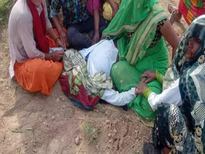 Youth Attack On Famers Two Died Including Women Bulandshahr Uttar pradesh | घरातून फावडं घेऊन निघाला, दिसेल त्याच्यावर हल्ले करत सुटला; २ शेतकऱ्यांचा मृत्यू