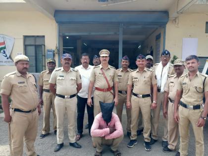 Take a photo of a woman and post it on fake Facebook account Police arrested | महिलेचे फोटो काढायचा अन् फेक Facebook अकाऊंटवर टाकायचा! पोलिसांनी अशी केली अटक... 