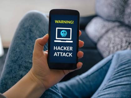 Your smartphone is a target of hackers | तुमचा स्मार्टफोन हॅकर्सच्या निशाण्यावर; आयटी मंत्रालयाच्या इमर्जन्सी रिस्पॉन्स टीमकडून इशारा