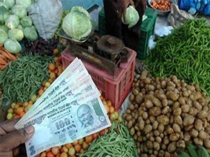 tomatoes green chillies at 150 due to the rain the vegetables rate highly increased | टोमॅटो, हिरवी मिरची @ १५०! पावसामुळे भाजीपाला कडाडला