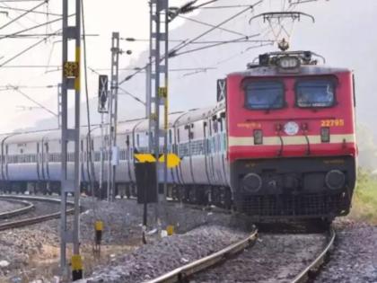 Railway To Pay Rs One Lakh To Passenger For Not Giving Berth Despite Reservation | Indian Railway news: रिझर्व्हेशन असूनही ट्रेनमध्ये जागा मिळाली नाही, आता रेल्वेला द्यावी लागणार १ लाखांची भरपाई!