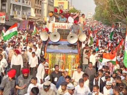 arvind kejriwal road show in gujarat ahmedabad | गुजरातचं मन जिंकण्यासाठी आलोय! केजरीवालांचा अहमदाबादमध्ये भव्य 'रोड शो', भाजपाला दाखवली ताकद