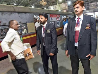 indian railway bumper earnings ticket less passengers 214 crores record recovery | विनातिकीट प्रवास करणाऱ्यांकडून रेल्वेला बंपर कमाई, तब्बल २१४ कोटींची रेकॉर्ड ब्रेक दंड वसुली!