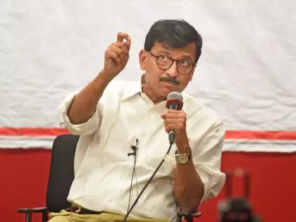 BJP MLAs leaves ncp chief sharad pawars house after shiv sena mp sanjay raut starts talikng | संजय राऊतांच्या हाती माईक आला अन् भाजप आमदारांनी काढता पाय घेतला