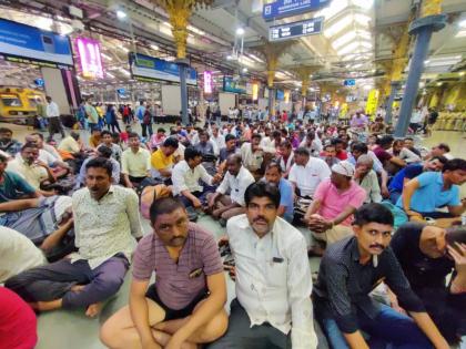 some of our collogues are not reachable claims st employees doing protest | पोलीस कारवाईदरम्यान आमची माणसं गायब झाली; आंदोलक कर्मचाऱ्यांचा खळबळजनक दावा