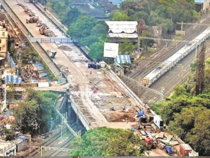 An hour to a ten minute journey people angry over work on Lower Parel bridge | दहा मिनिटांच्या प्रवासाला एक तास! लोअर परळच्या पुलाचे काम रखडल्याने स्थानिक संतप्त