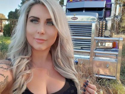 The most beautiful truck driver in the world blayze williams | जगातली सर्वांत सुंदर ट्रक ड्रायव्हर!