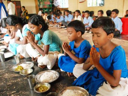 Why recite the verse 'Vadani kaval gheta, naam ghya srihariche' before meal? Find out! | 'वदनी कवळ घेता, नाम घ्या श्रीहरीचे' हा श्लोक जेवणापूर्वी आवर्जून का म्हणावा? जाणून घ्या!