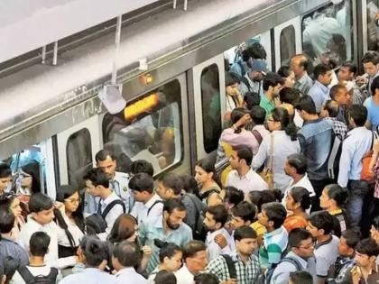 A Young Guy Arrested For Misbehaving With Woman In Delhi Metro | मेट्रोमधील गर्दीचा गैरफायदा घेत तरुणीचा विनयभंग; CCTV च्या मदतीनं नराधमाला अशी केली अटक