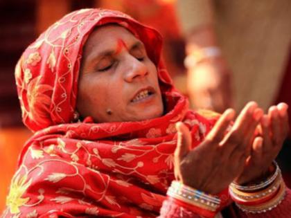 What are the benefits of sitting for a few moments after taking Devdarshan in the temple? Read on! | मंदिरात देवदर्शन घेऊन झाल्यावर काही क्षण डोळे मिटून बसल्याने कोणते फायदे होतात? वाचा!