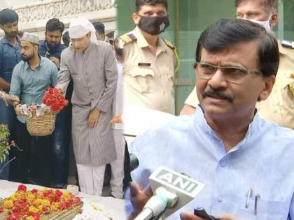 Devotees of Aurangzeb will have to go to the same grave one day says Sanjay Raut attacks Owaisi | "औरंगजेबाच्या भक्तांना एकदिवस त्याच कबरीत जावं लागेल...", संजय राऊतांचा ओवेसींवर हल्लाबोल