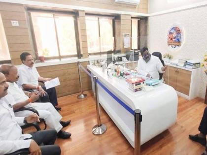 Review meeting regarding development works in Ulhasnagar Shiv Sena displeasure over commissioner work | उल्हासनगरातील विकास कामांबाबत आढावा बैठक, आयुक्तांच्या कामावर शिवसेनेची नाराजी 