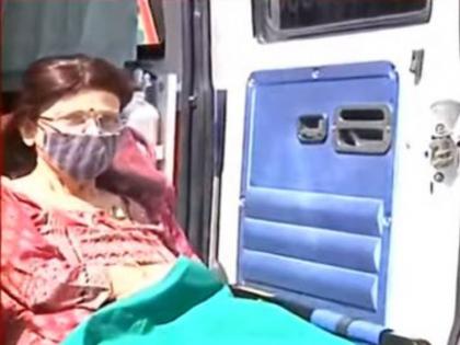 Rajya Sabha Election 2022 BJP MLA Mukta Tilak battling with cancer reached Vidhan Bhavan by ambulance for voting | Rajya Sabha Election 2022: एक एक मत अमूल्य! कर्करोगाशी झुंज देणाऱ्या भाजपा आमदार मुक्ता टिळक मतदानासाठी अ‍ॅम्ब्युलन्समधून विधानभवनात 