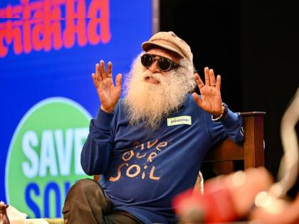 We need a global strategy for soil conservation says Sadguru in lokmat save soil event | माती संवर्धनासाठी जागतिक धोरण हवे; सद्गुरू यांचे आवाहन