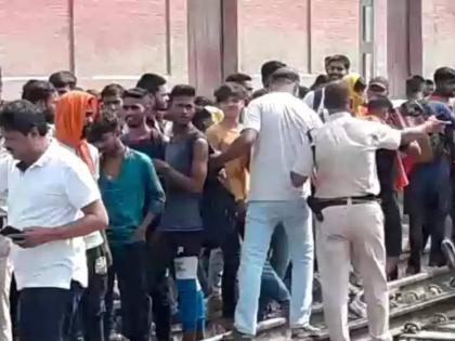 Agnipath recruitment scheme Protests break out in Bihar rajasthan and up | अग्निपथ योजनेला तरुणांचा विरोध; रस्त्यावर उतरून अनेक ठिकाणी आंदोलन