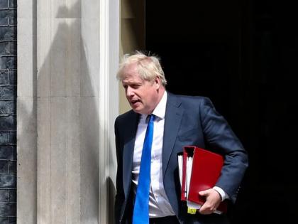 britain political crisis 39 ministers resign in britain pm boris johnson chair in crisis | ब्रिटनमध्ये महाराष्ट्रासारखं राजकारण! बोरिस जॉन्सन सरकार संकटात, ३९ मंत्र्यांचा राजीनामा